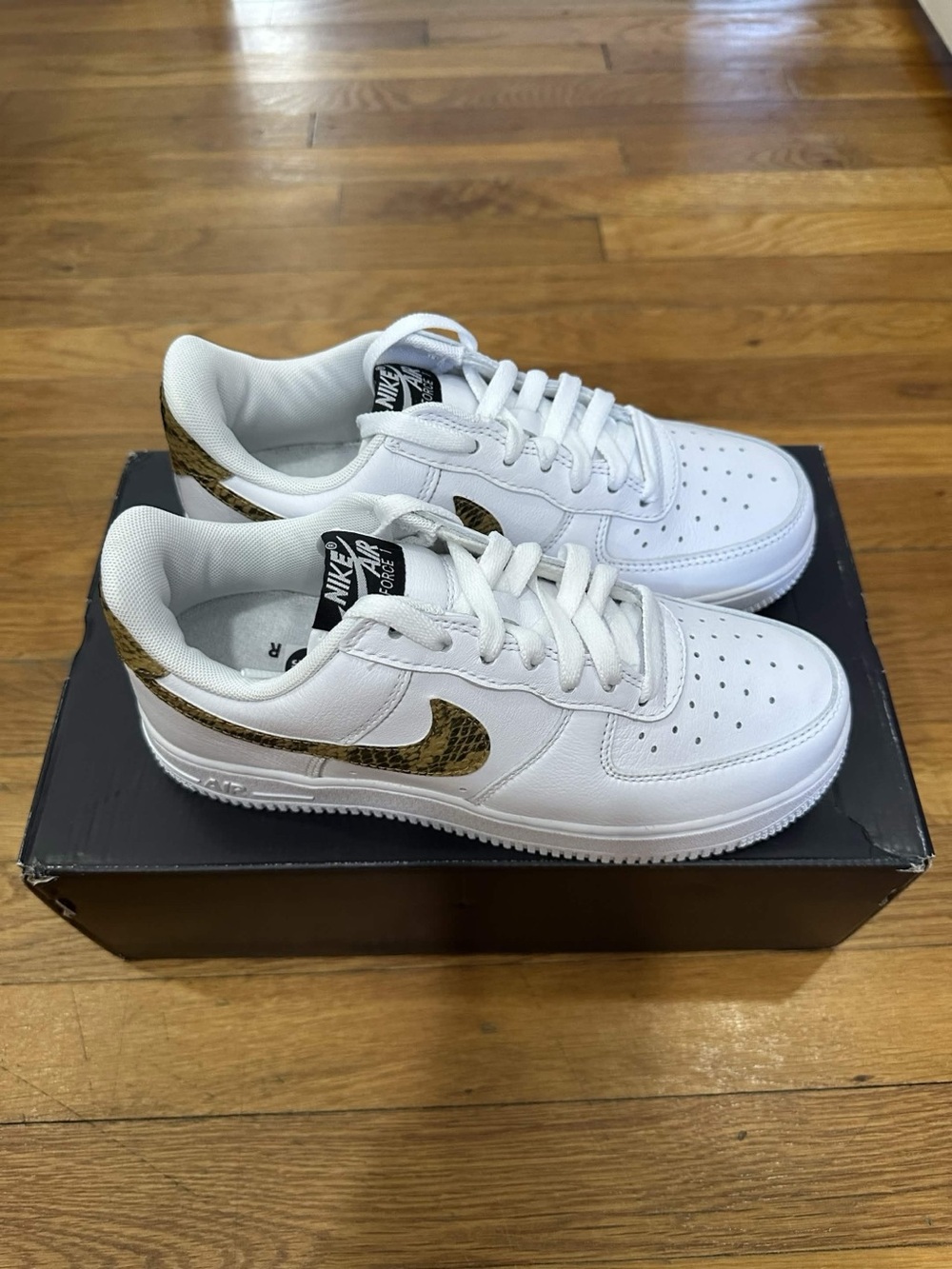 *Slightly Used* Nike Air Force Men White Brown (AO1635-100) Size 5.5